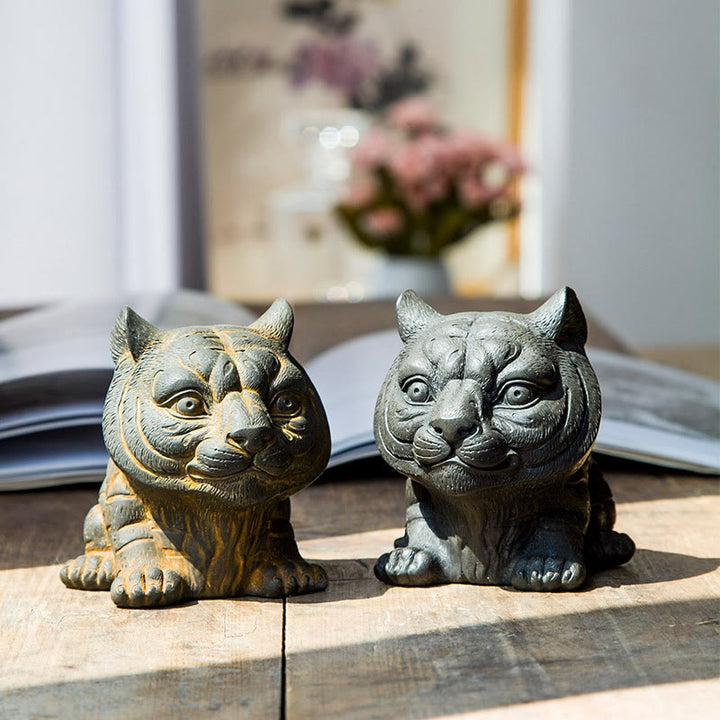 Buddha Stones Handmade Small Lovely Tiger Iron Powder Rust Cast Resin Statue Home Decoration