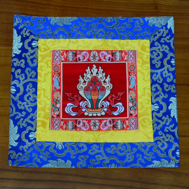 Prayer Altar Mat Meditation Strength Endless Knot Vajra Man-Bcu Kalachakra Auspicious Symbols