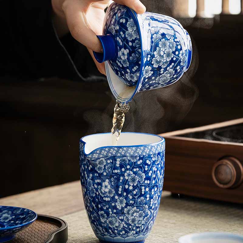 Buddha Stones Plum Blossom Blue And White Porcelain Ceramic Gaiwan Sancai Teacup Kung Fu Tea Cup And Saucer With Lid 185ml