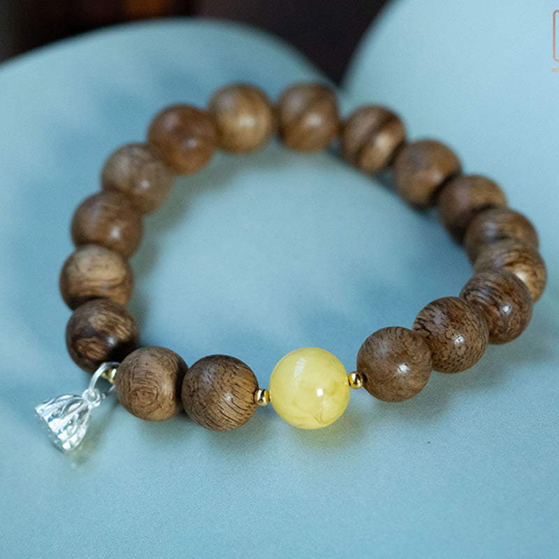 Tarakan Agarwood Amber Red Agate Laughing Buddha Strength Meditation Bracelet